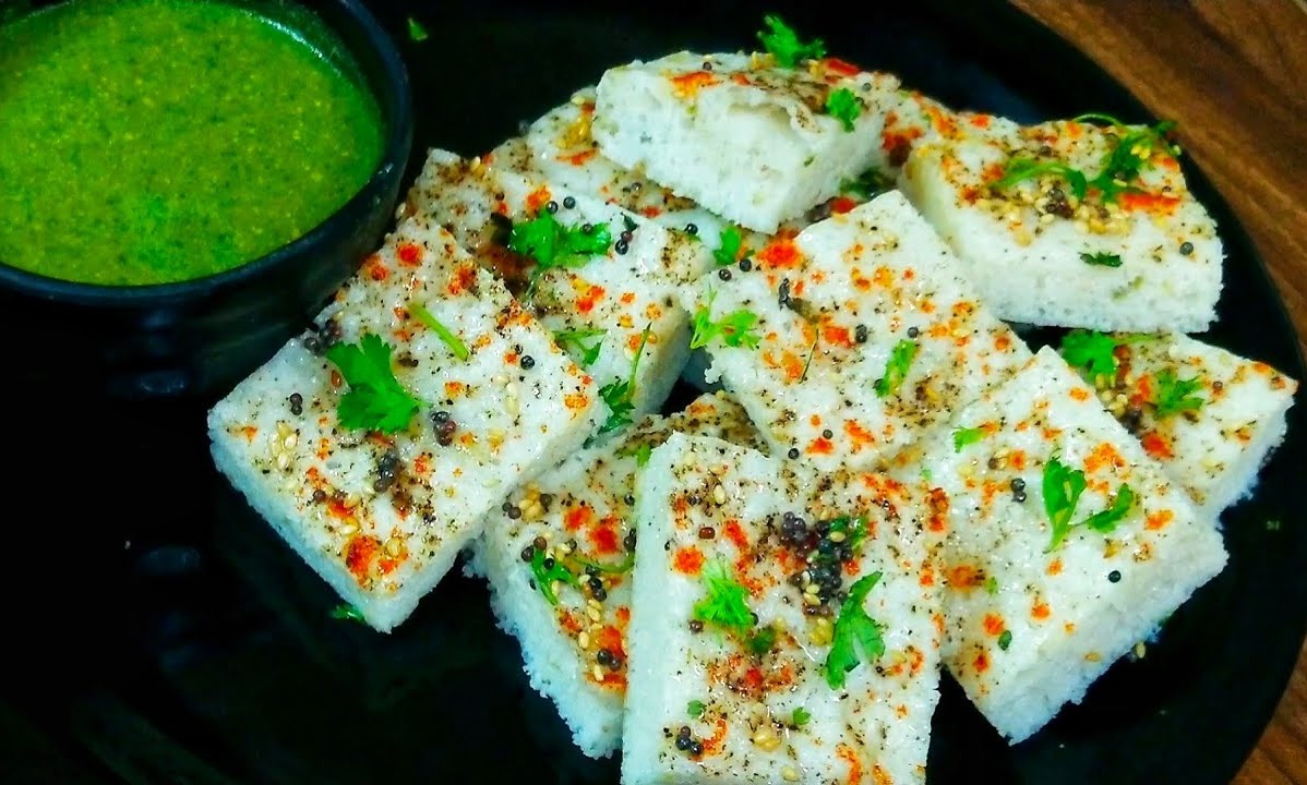 Surti Idada (White Dhokla)