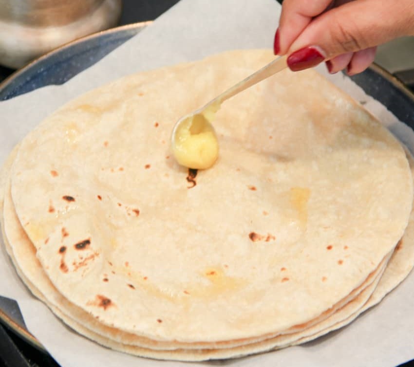 Clarified Butter Fulka Roti (Chapati)_Gujarati